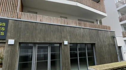 Local commercial à vendre à Vertou dans un immeuble récent avec parkings - Offre immobilière - Arthur Loyd