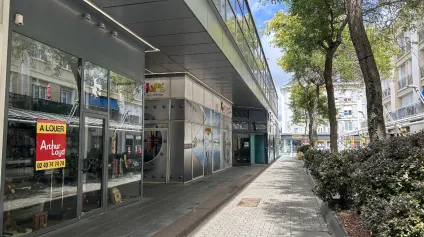 A VENDRE - A LOUER - LOCAL COMMERCIAL - 55 M2 - CENTRE VILLE - PAQUEBOT - ST NAZAIRE - Offre immobilière - Arthur Loyd