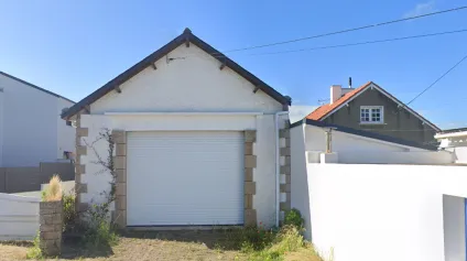 Local de stockage à louer à Pornichet avec porte sectionnelle électrique - Offre immobilière - Arthur Loyd