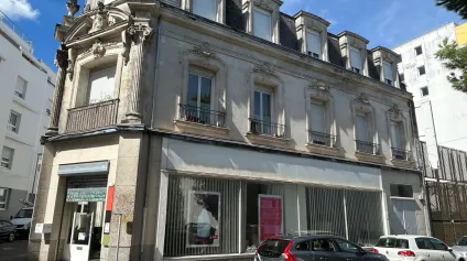 Bureaux à louer 137 m2 Saint-Nazaire vitrine d'angle lumineuse - Offre immobilière - Arthur Loyd