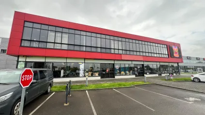 Locaux disponibles à proximité immédiate avec le centre commercial Leclerc Pôle Sud à Basse Goulaine - Offre immobilière - Arthur Loyd