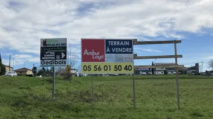 Terrain industriel à vendre à Gironde-sur-Dropt avec visibilité optimale - Offre immobilière - Arthur Loyd