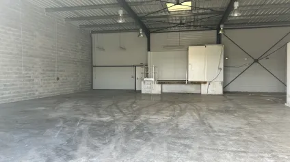 Le Barp - Local d'activités à louer sur site clos avec accès rapide A63 et parking - Offre immobilière - Arthur Loyd