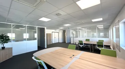 Bureaux à louer à Tresses 167 m² en open space avec stationnements disponibles - Offre immobilière - Arthur Loyd
