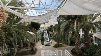 Bureaux à vendre à Bordeaux Lac avec jardin tropical intérieur - Offre immobilière - Arthur Loyd