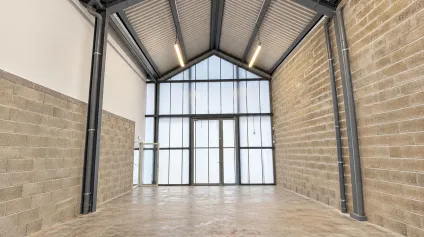 Locaux d'activités à vendre à Bordeaux Brazza avec bureaux en mezzanine et parking privatif - Offre immobilière - Arthur Loyd
