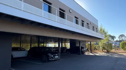 Bureaux et entrepôts à louer à Canéjan avec 63 places de stationnement - Offre immobilière - Arthur Loyd