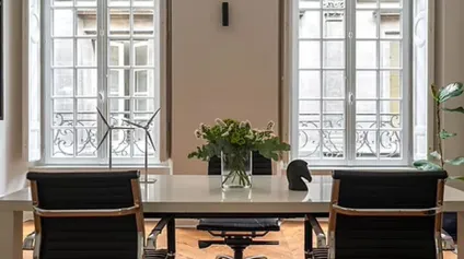 Bureaux à louer dans le centre de Bordeaux dans un immeuble en pierre avec forte luminosité - Offre immobilière - Arthur Loyd
