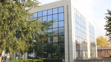 Bureaux à louer à Cergy immeuble au pied du RER service fibre - Offre immobilière - Arthur Loyd