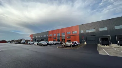 Locaux d'activité à louer à Saint-Ouen-l'Aumône accès quai et parkings - Offre immobilière - Arthur Loyd