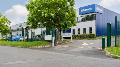 Locaux d'activité à louer à Saint-Ouen-l'Aumône avec parkings extérieurs - Offre immobilière - Arthur Loyd