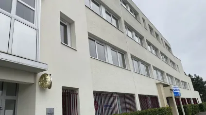 Locaux d'activité à vendre ou à louer à Chatou avec terrasses et parkings - Offre immobilière - Arthur Loyd