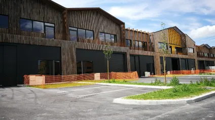 Locaux d’activité à louer à Cormeilles-en-Parisis avec parking et bureaux - Offre immobilière - Arthur Loyd