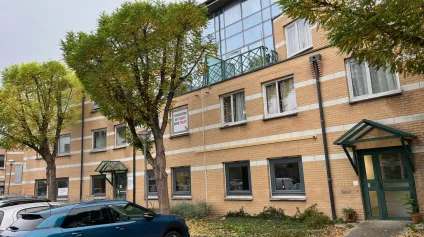 Bureaux à vendre en rez de chaussée à Cergy avec accès PMR et parkings - Offre immobilière - Arthur Loyd