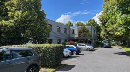 Bâtiment indépendant à vendre à Saint-Ouen-l'Aumône avec ponts roulants - Offre immobilière - Arthur Loyd