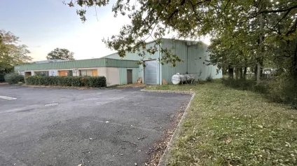 Locaux d'activité à vendre à Taverny avec bureaux rénovés et accès autoroute - Offre immobilière - Arthur Loyd