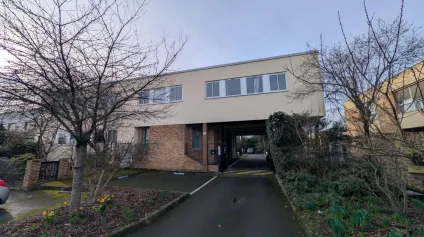 Bâtiment de bureaux à louer à Eaubonne avec stockage et parking privatif - Offre immobilière - Arthur Loyd