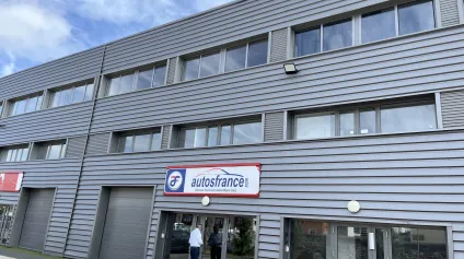 Locaux d'activité en location Villeneuve-la-Garenne vitrines et accessibilité - Offre immobilière - Arthur Loyd