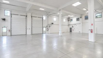 Local d'activité et bureaux à vendre à Nanterre avec 30 parkings extérieurs - Offre immobilière - Arthur Loyd