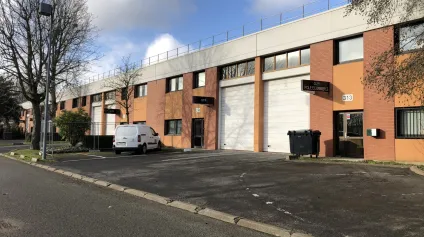 Entrepôt bureaux à louer Villepinte divisibles accès RER B Paris Nord 2 - Offre immobilière - Arthur Loyd