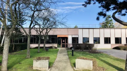 Location locaux d activité et bureaux à Tremblay-en-France accès RER - Offre immobilière - Arthur Loyd