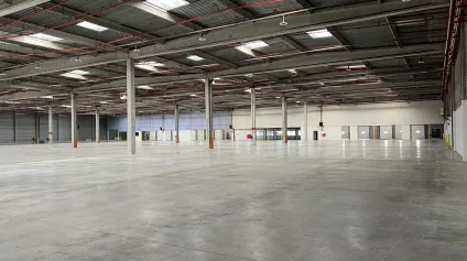 Entrepôt logistique à louer à Tremblay-en-France accès autoroute rapide - Offre immobilière - Arthur Loyd