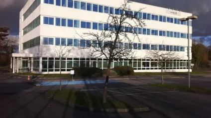 A vendre à Buc - Bâtiment indépendant avec parkings - Offre immobilière - Arthur Loyd