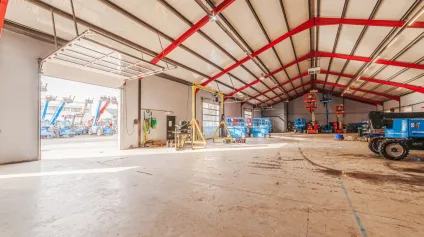 Location locaux d’activité avec bureaux Gonesse accès immédiat autoroutes - Offre immobilière - Arthur Loyd
