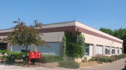 Locaux d’activités à louer ou à vendre à Trappes accès de plain pied - Offre immobilière - Arthur Loyd