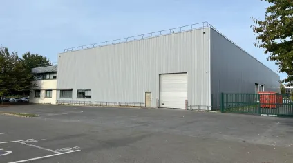Locaux d'activité à louer 1 309 m² Le Mesnil-Amelot accès direct A104 - Offre immobilière - Arthur Loyd
