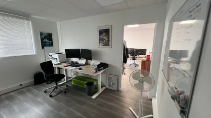 Locaux d activité à louer à Villejust avec bureaux en mezzanine - Offre immobilière - Arthur Loyd