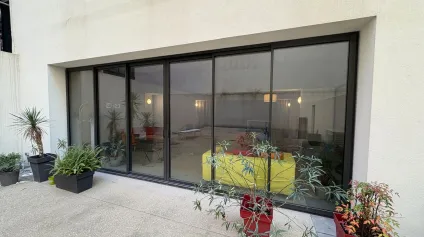 Bureaux / local avec cour à vendre - La Joliette - 13002 Marseille - Offre immobilière - Arthur Loyd