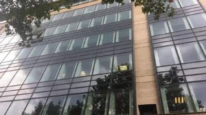 Bureaux opérés Paris 17 : Terrasse et rooftop vue Tour Eiffel - Offre immobilière - Arthur Loyd