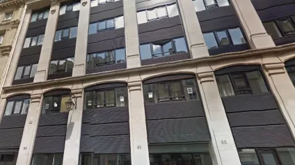 Bureaux opérés Paris 3 : Flex-office design industriel et patio urbain - Offre immobilière - Arthur Loyd