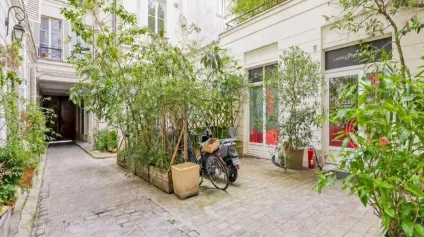 Bureaux 420 m² à louer Paris 9e : classés ERP, sur cour arborée - Offre immobilière - Arthur Loyd