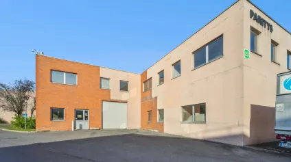 Bâtiment indépendant à vendre avec espace de stockage, idéal pour activité industrielle - Offre immobilière - Arthur Loyd
