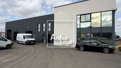 LOCAL D'ACTIVITÉ RÉCENT À LOUER - 580 m² AVEC SHOWROOM, BUREAUX ET ACCÈS PL - Offre immobilière - Arthur Loyd
