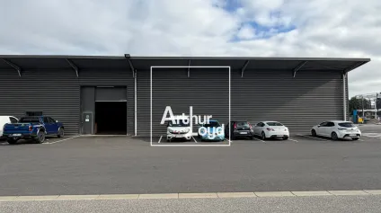 LOCAL D'ACTIVITÉ À LOUER À TOULOUSE SUD - 257 m² AVEC ENTREPÔT, BUREAU ET ACCÈS POIDS LOURDS - Offre immobilière - Arthur Loyd