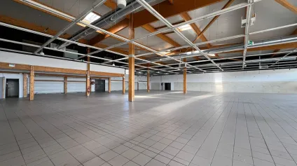 LOCAL COMMERCIAL 1 140 m² - EMPLACEMENT PREMIUM À MONTBRISON - Offre immobilière - Arthur Loyd