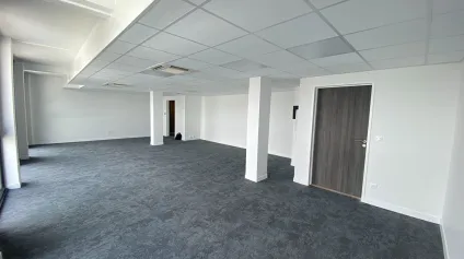 <br />Bureaux neufs à louer 62 m² - 3 étage avec ascenseur, quartier La Pallice, prestations techniques optimales<br /> - Offre immobilière - Arthur Loyd