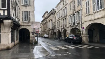 <br />A vendre Murs commerciaux La Rochelle 194 m2<br /> - Offre immobilière - Arthur Loyd
