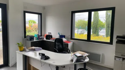 <br />A vendre Local d'activité 723 m² SURGERES<br /> - Offre immobilière - Arthur Loyd