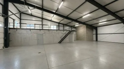 LOCAL D'ACTIVITE - ENTREPOT à LOUER de 407 m² - Offre immobilière - Arthur Loyd