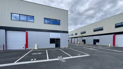 Dépôt avec bureaux disponible ZAC des Montagnes de CHAMPNIERS - Offre immobilière - Arthur Loyd