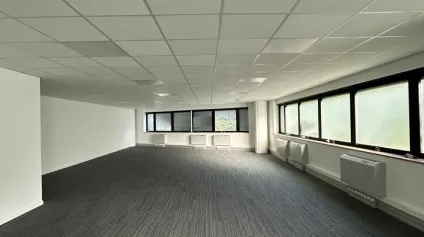 À LOUER  247 M² DE BUREAUX LUMINEUX ET MODULABLES AU SEIN D'UN PARC D'ACTIVITÉS ATTRACTIF - Offre immobilière - Arthur Loyd