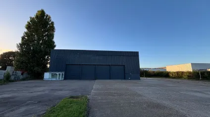 A LOUER - Batiment d'activité avec Stockage extérieur - Offre immobilière - Arthur Loyd