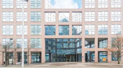 Bureaux à louer à Courbevoie dans immeuble avec terrasse et services - Offre immobilière - Arthur Loyd