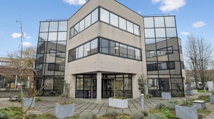 Locaux d'activité à louer à Nanterre dans parc rénové et indépendant - Offre immobilière - Arthur Loyd