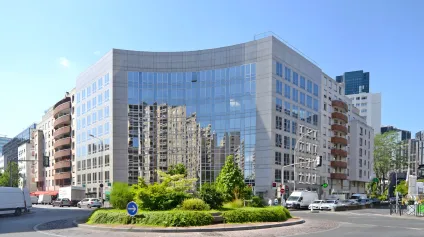 Place Victor Hugo à Courbevoie, des plateaux de bureaux lumineux avec espace extérieur - Offre immobilière - Arthur Loyd