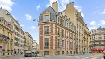 Hôtel particulier à vendre à Paris bureaux avec cour d'honneur privative - Offre immobilière - Arthur Loyd